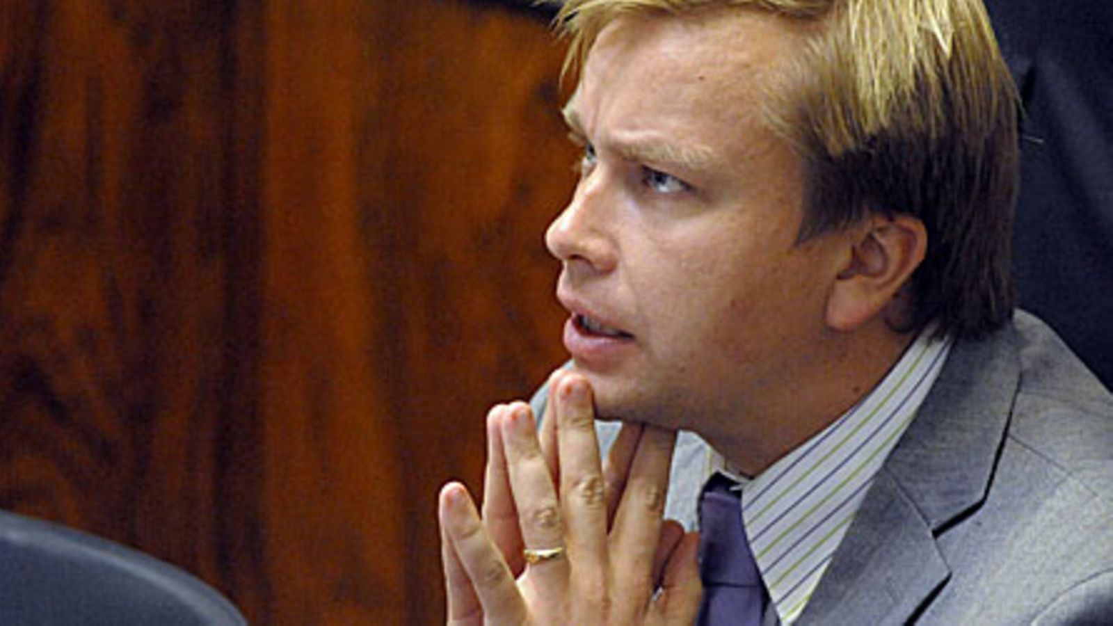 Keskustan kansanedustaja Antti Kaikkonen eduskunnan täysistunnossa Helsingissä, 23. syyskuuta 2009. Kuva: Lehtikuva