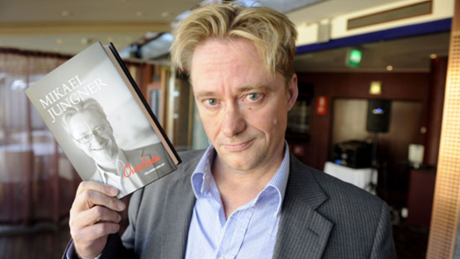 Mikael Jungner julkisti teoksensa Outolintu Helsingissä 29. syyskuuta 2010. (LEHTIKUVA)