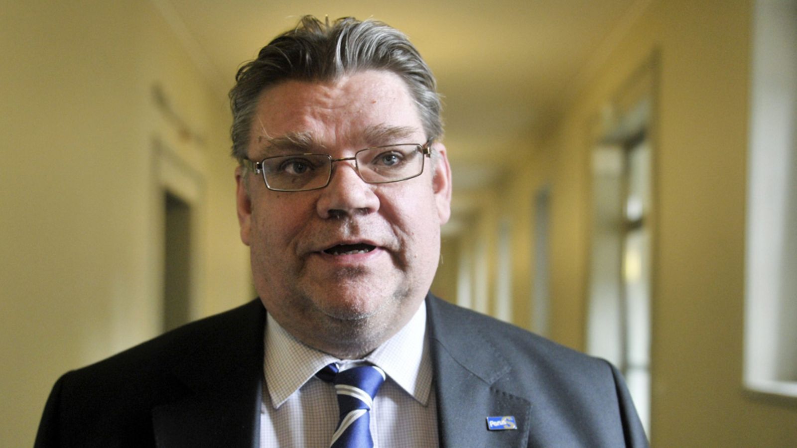 Perussuomalaisten puheenjohtaja Timo Soini saapuu puolueensa eduskuntaryhmän kokoukseen Helsingissä 22. maaliskuuta 2012.