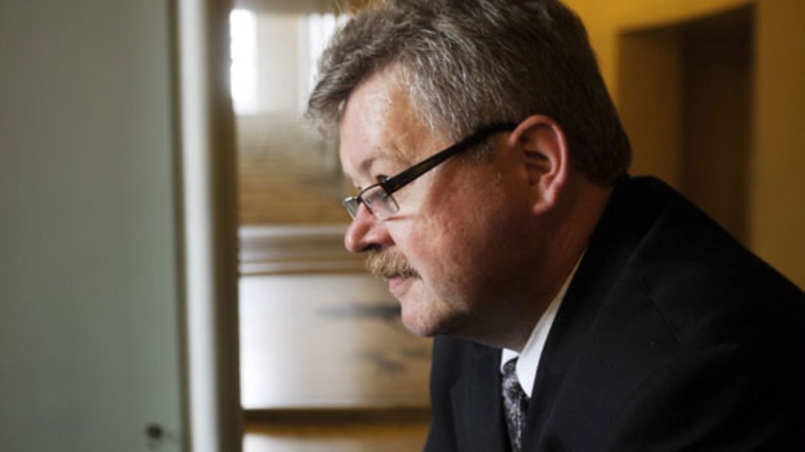 Kokoomuksen kansanedustaja Petri Salo eduskunnassa Helsingissä 17. syyskuuta 2010. Kuva: Lehtikuva