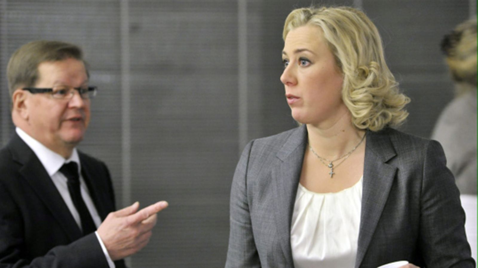 SDP:n puheenjohtaja, valtiovarainministeri Jutta Urpilainen sosiaalidemokraattien eduskuntaryhmän ja puoluevaltuuskunnan kokouksessa eduskunnassa Helsingissä 26. tammikuuta 2012.