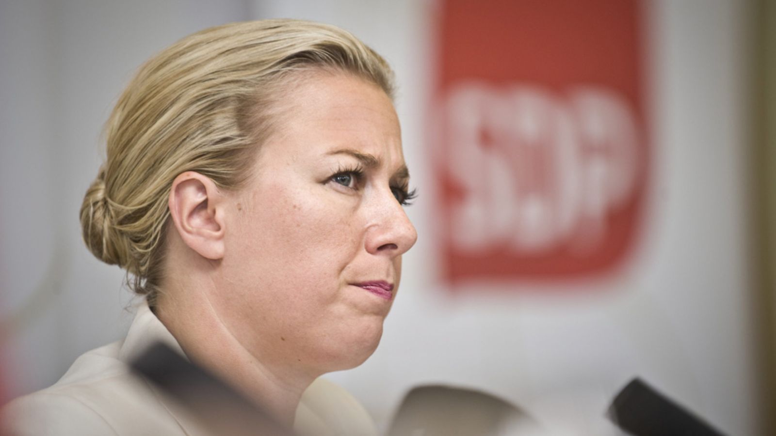 SDP:n puheenjohtaja Jutta Urpilainen puolueensa kesäkokouksen tiedotustilaisuudessa Porissa perjantaina 26. elokuuta 2011.