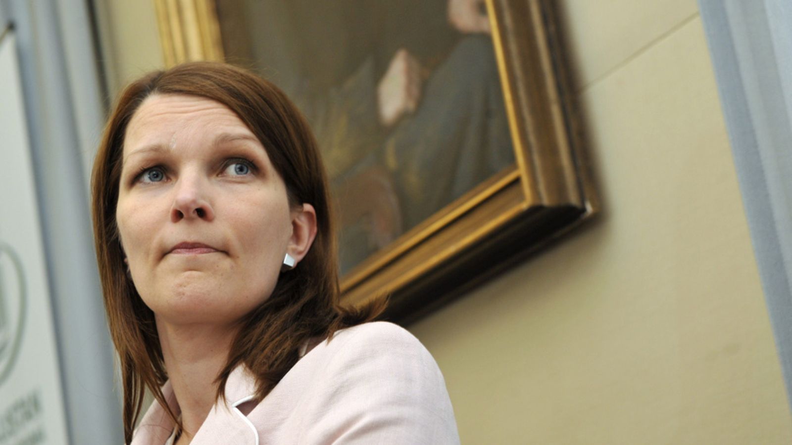 Keskustan puheenjohtaja Mari Kiviniemi puolueen tiedotustilaisuudessa 6. kesäkuuta 2011. Keskusta on valmis osallistumaan hallitusneuvotteluihin.