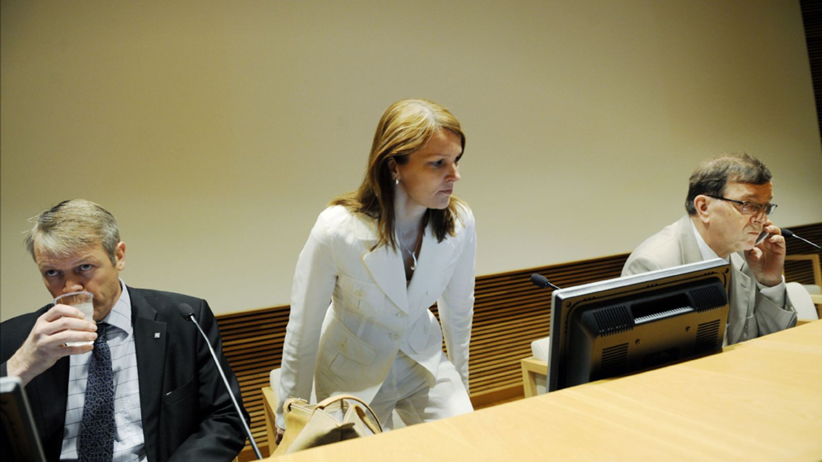 Keskustan varapuheenjohtaja Timo Kaunisto, puheenjohtaja Mari Kiviniemi ja Paavo Väyrynen paneelikeskustelussa 2. kesäkuuta 2010.