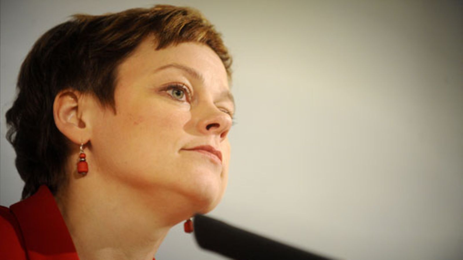 Ympäristöministeri Paula Lehtomäki piti tiedotustilaisuuden 23. syyskuuta 2010 Helsingissä haja-asutusalueiden jätevesien käsittelyvaatimuksiin tehtävästä lakimuutoksesta. (LEHTIKUVA)