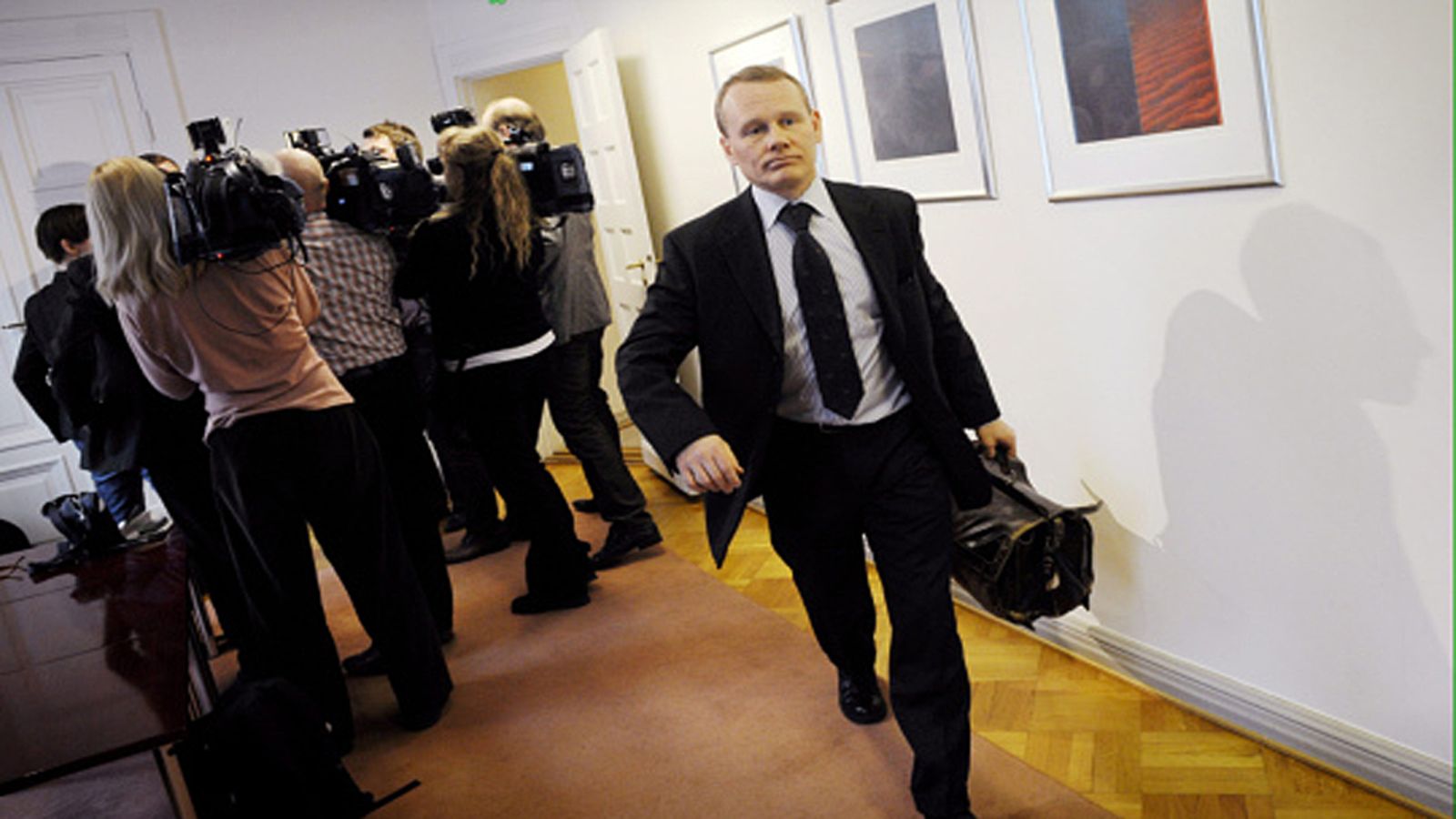 AKT:n puheenjohtaja Timo Räty valtakunnansovittelijan toimistossa 11. maaliskuuta 2010. Satamalakon neuvottelut on keskeytetty tuloksettomina. (Lehtikuva)
