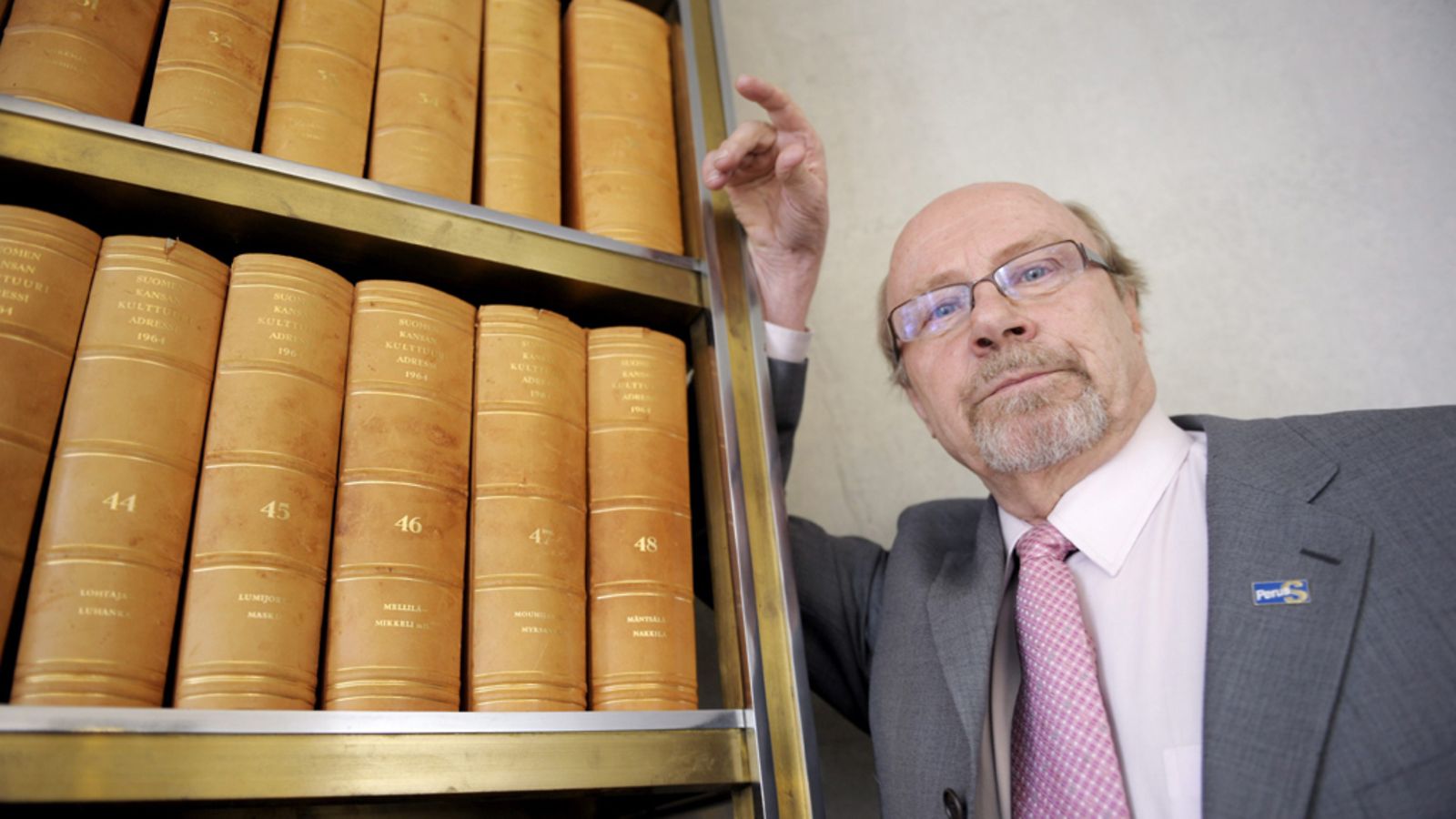 Perussuomalaisten edustaja Juha Väätäinen eduskunnassa Helsingissä tiistaina 6. maaliskuuta 2012. Väätäinen on tarjoutui puoluetoveri Teuvo Hakkaraisen tukihenkilöksi.