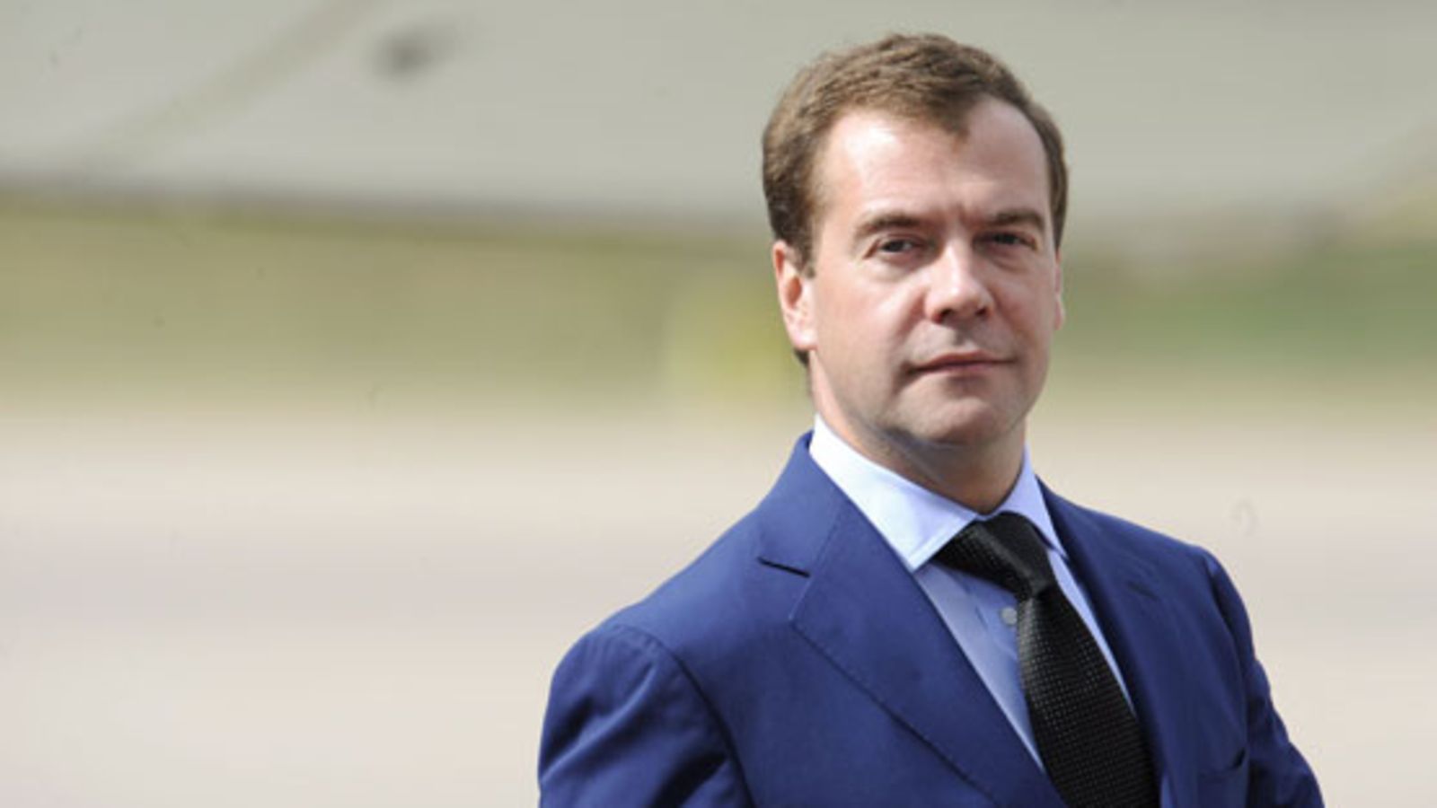 Presidentti Dmitry Medvedev asaapuu Turun lentokentälle 20. heinäkuuta 2010.