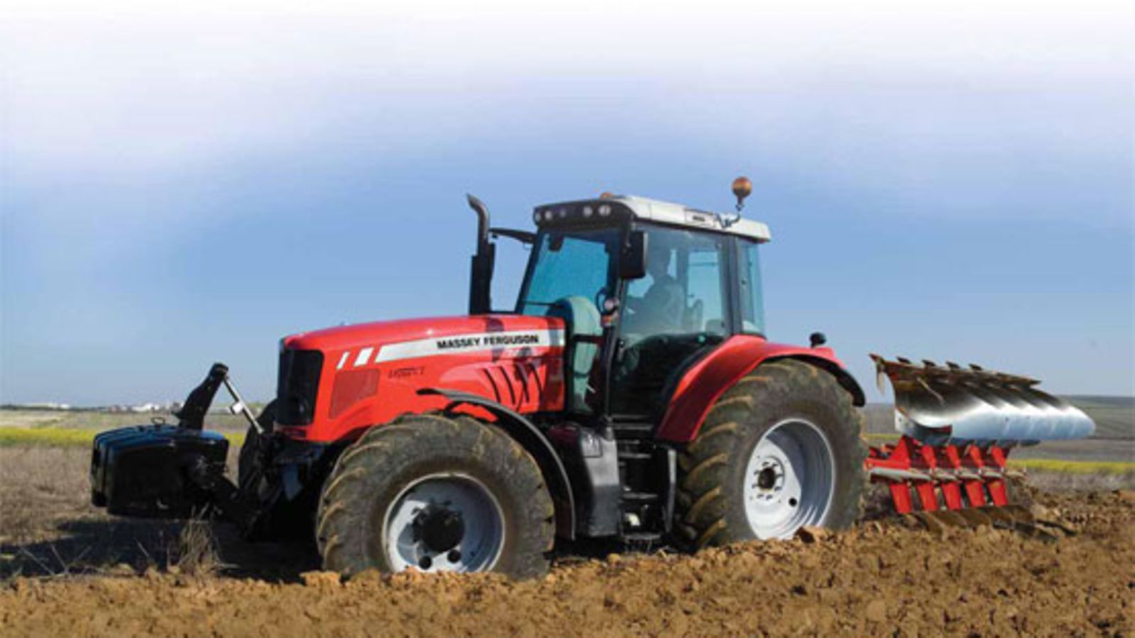 Massey Ferguson 7480 Dyna VT -merkkinen traktori varastettiin Huittisissa 13.-14.6 välisenä aikana. (Kuva: POLIISI)