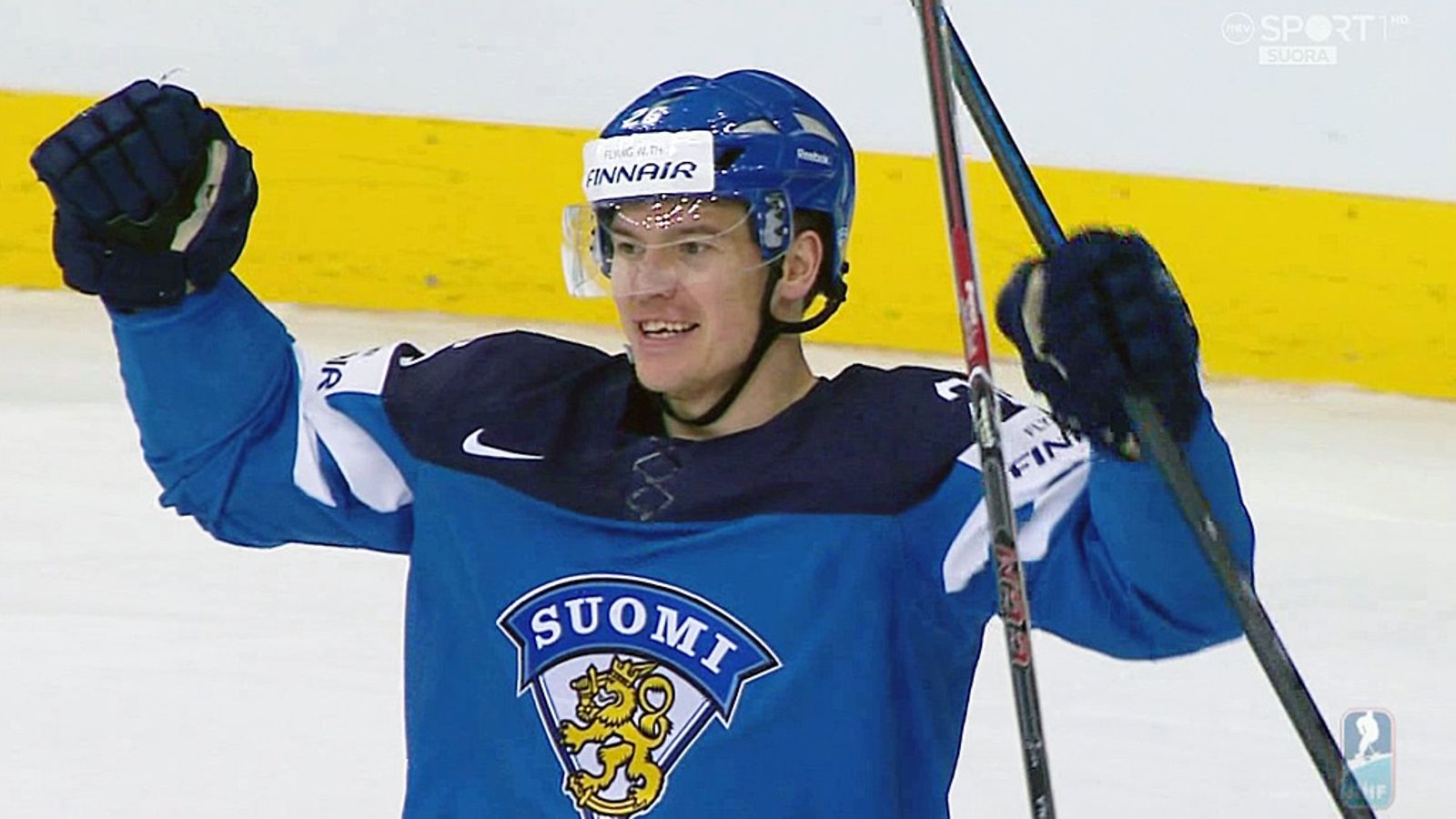 Jarkko Immonen tuulettaa avausmaaliaan Minskin MM-kisoissa.