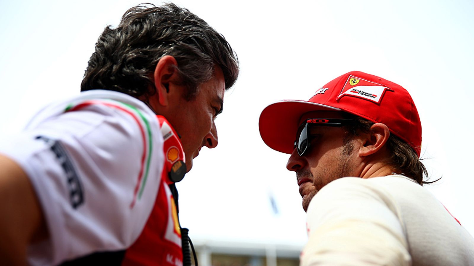 Ferrarin tallipäällikkö Marco Mattiacci ja Fernando Alonso.