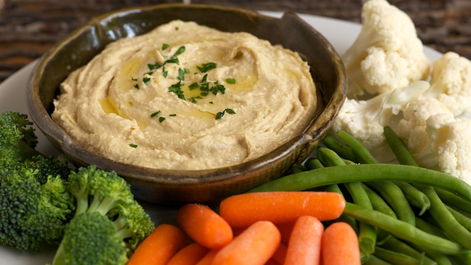 hummus, vihannekset