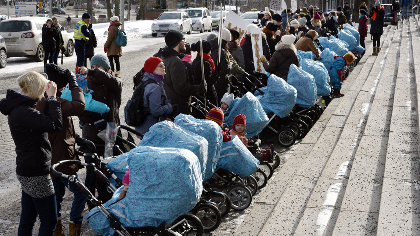 Tallenna Suomen RFSU pureutui tärkeään asiaan - äitiyskuolleisuuteen ja järjesti ensimmäistä kertaa Suomessa Vaunumarssin, joka toteutui kansainvälisenä naistenpäivänä Helsingin keskustassa perjantaina 8. maaliskuuta 2013. Marssi lähti Esplanadin puistosta ja päätyi eduskunta talolle.