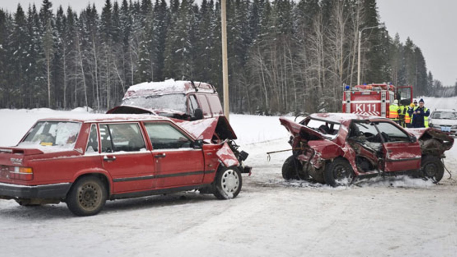 Kolme ihmistä kuoli liikenneonnettomuudessa Kiikoisissa 20.2.2011.