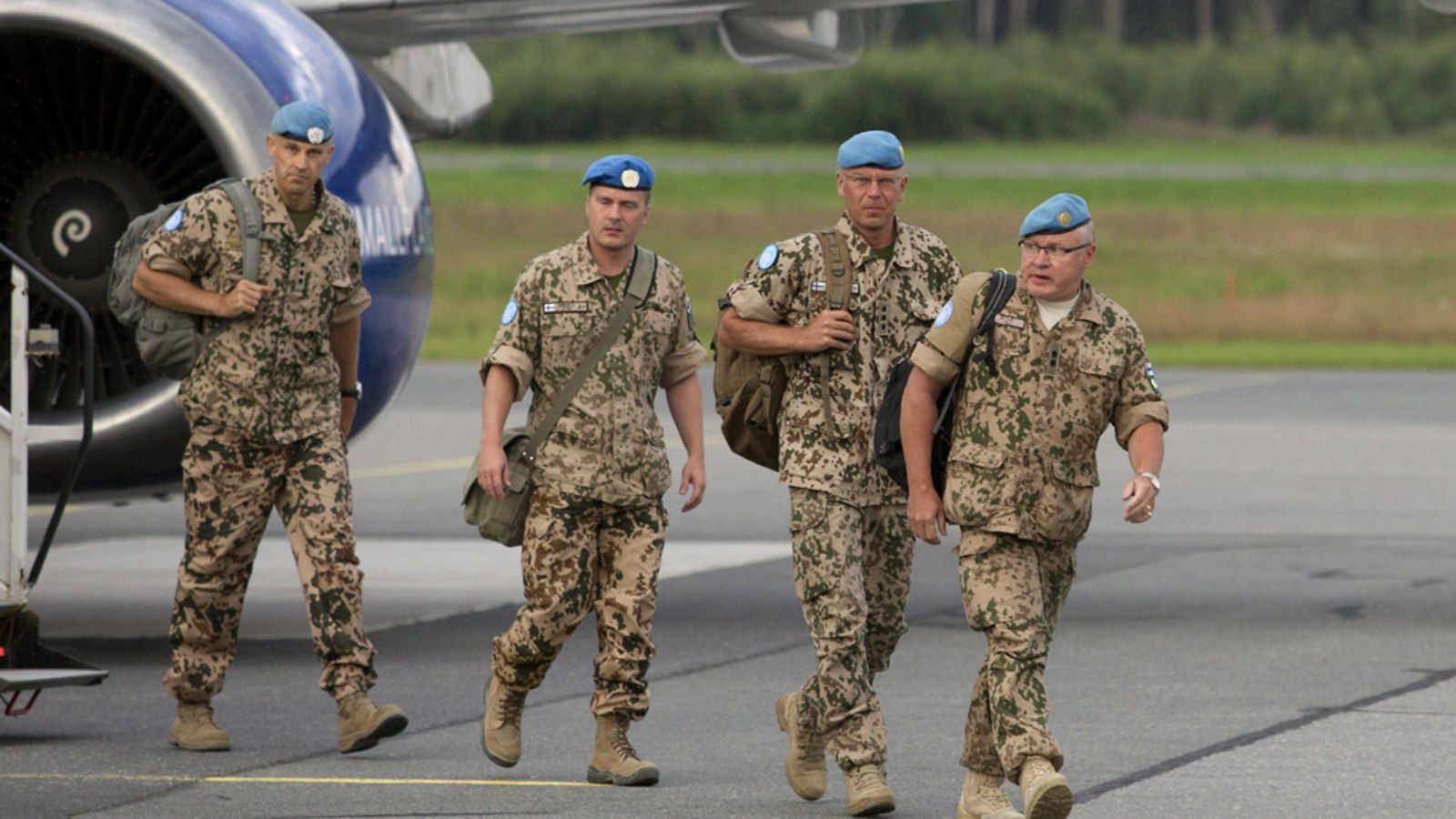 Suomalaisia YK-tarkkailijoita Pirkkalan lentokentällä palaamassa UNSMIS (United Nations Supervision Mission in Syria) -operaatiosta Syyriasta 25. heinäkuuta 2012.