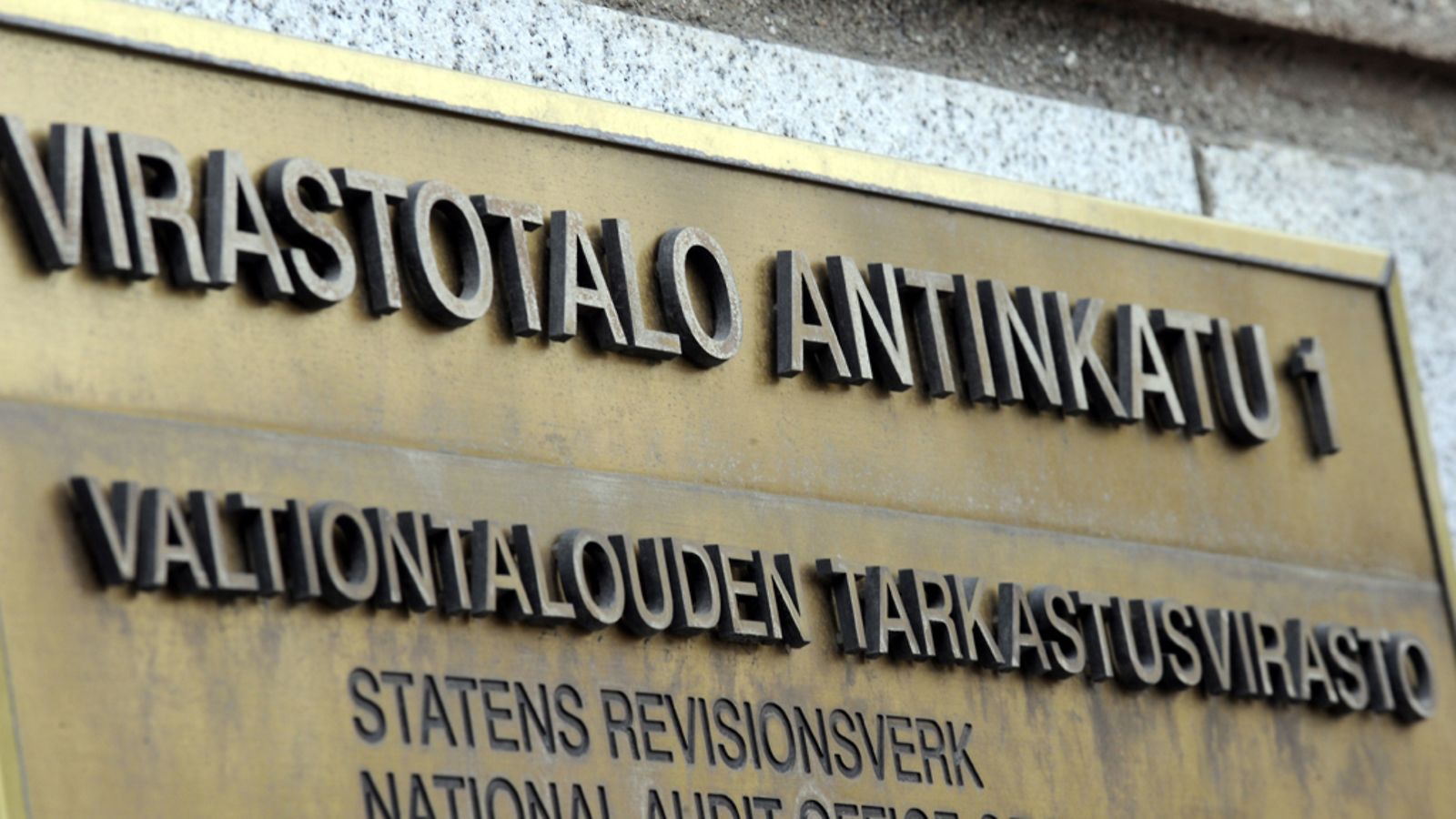 Valtiontalouden tarkastusvirasto VTV selvittää Helsingin Sanomien ja Ylen mukaan sitä, miten hallitus on kertonut Suomen takausvastuista Euroopan väliaikaisessa vakausvälineessä ERVV:ssä.