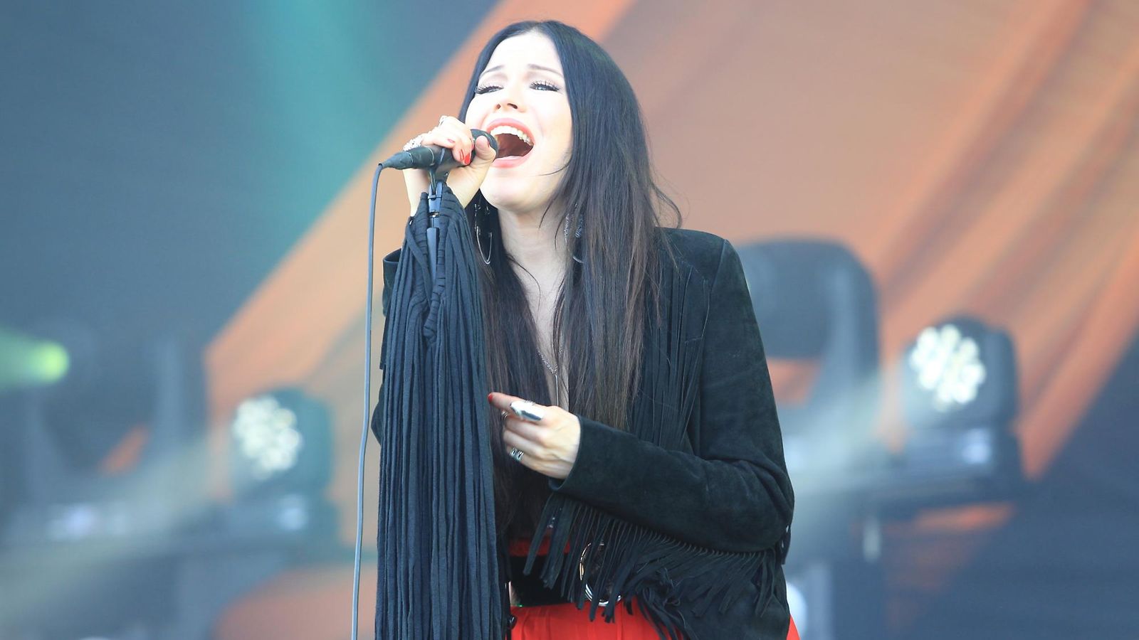 Jenni Vartiainen Ruisrockissa 2014. (1)