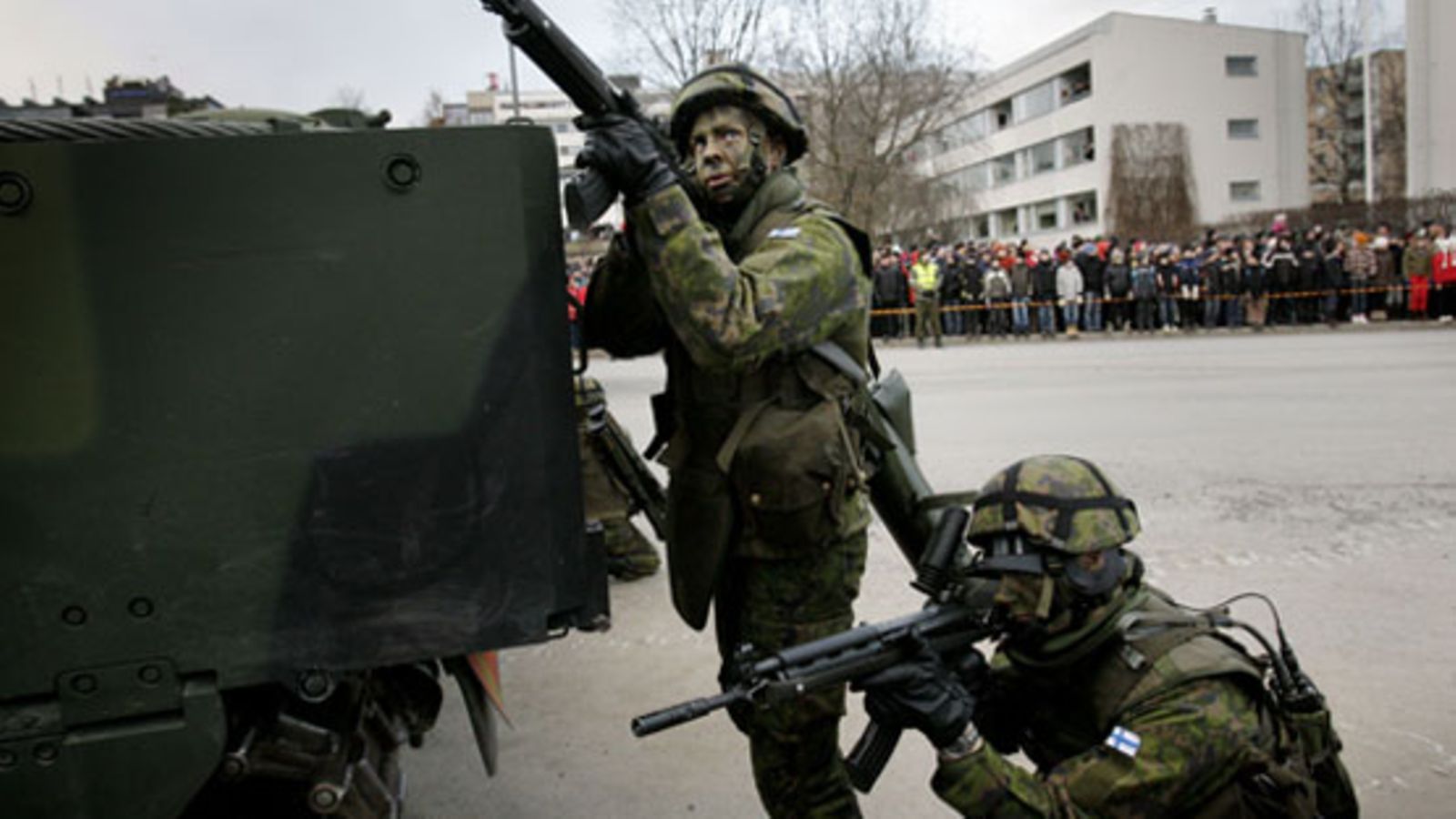 Karjalan Prikaati ja Utin Jääkärirykmentti esittelivät toimintaansa toimintanäytöksessä Mikkelissä 3. tammikuuta 2008.