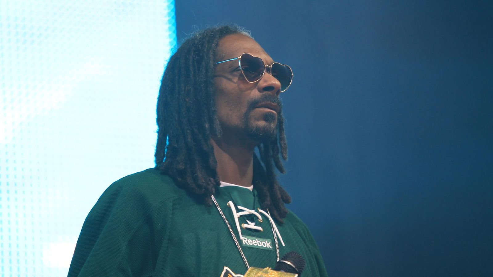 KUVAT: Snoop Dogg villitsi yleisön – esiintyi Ilveksen paidassa | MTV  Uutiset