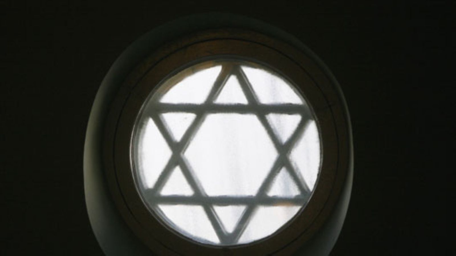 Helsingin juutalainen seurakunta vietti Helsingin synagogan 100-vuotisjuhlaa 3. syyskuuta 2006. (Kuva: Markku Ulander / Lehtikuva.)