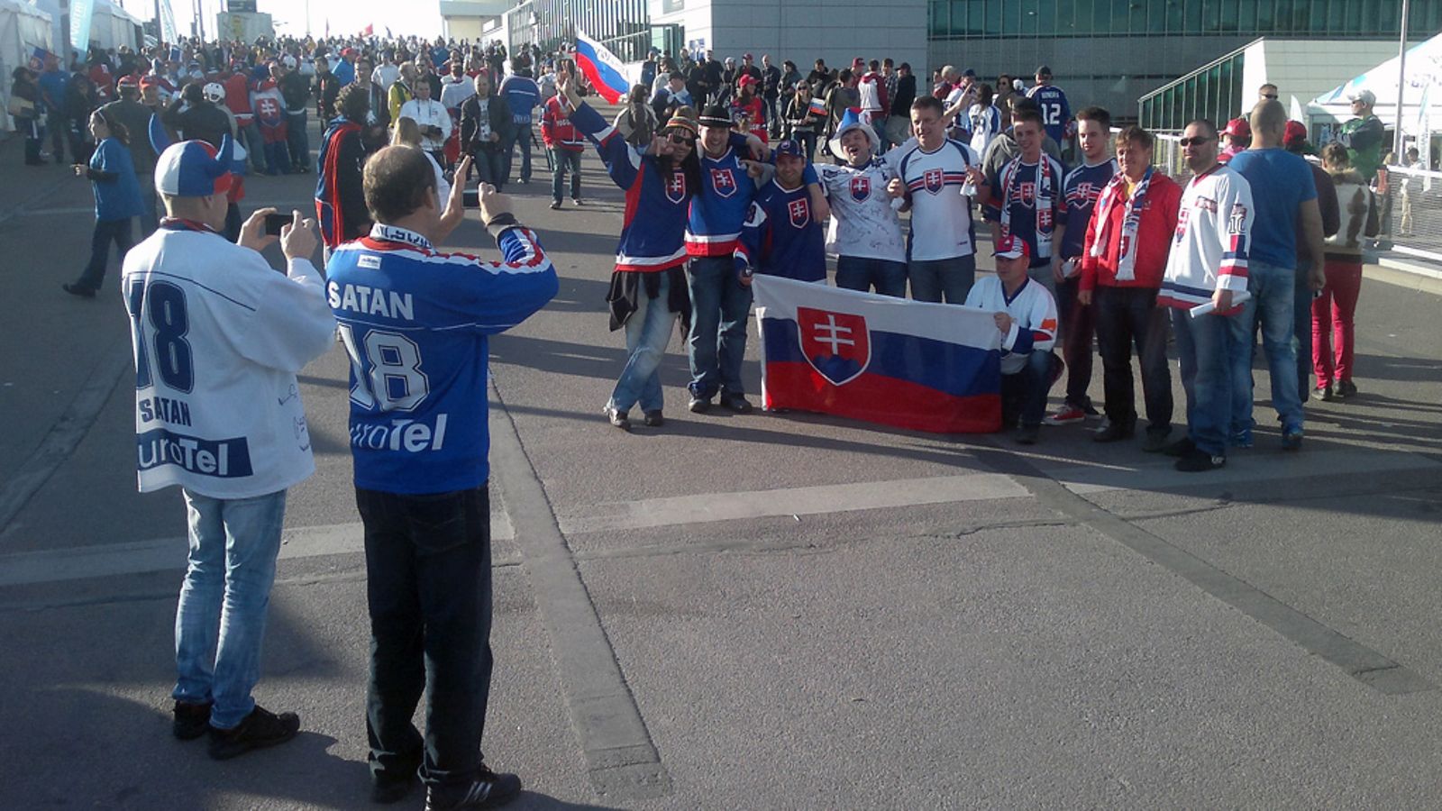 Slovakian kannattajat valmistautuvat Venäjän kohtaamiseen 12.5.2013.