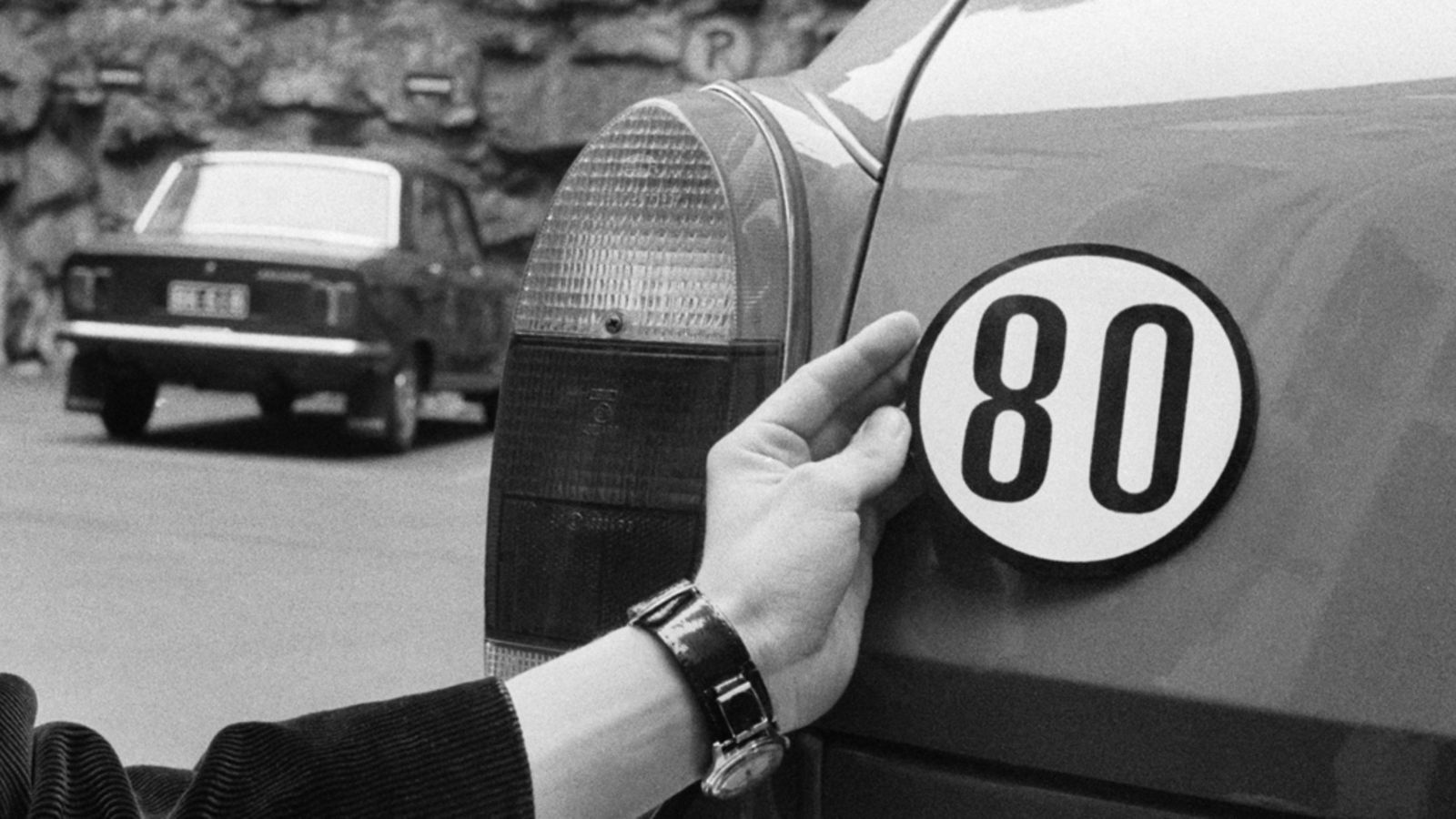 80-lätkän käyttö loppui vuonna 1996. Kuva vuodelta 1972, jolloin lätkän käyttö alkoi.