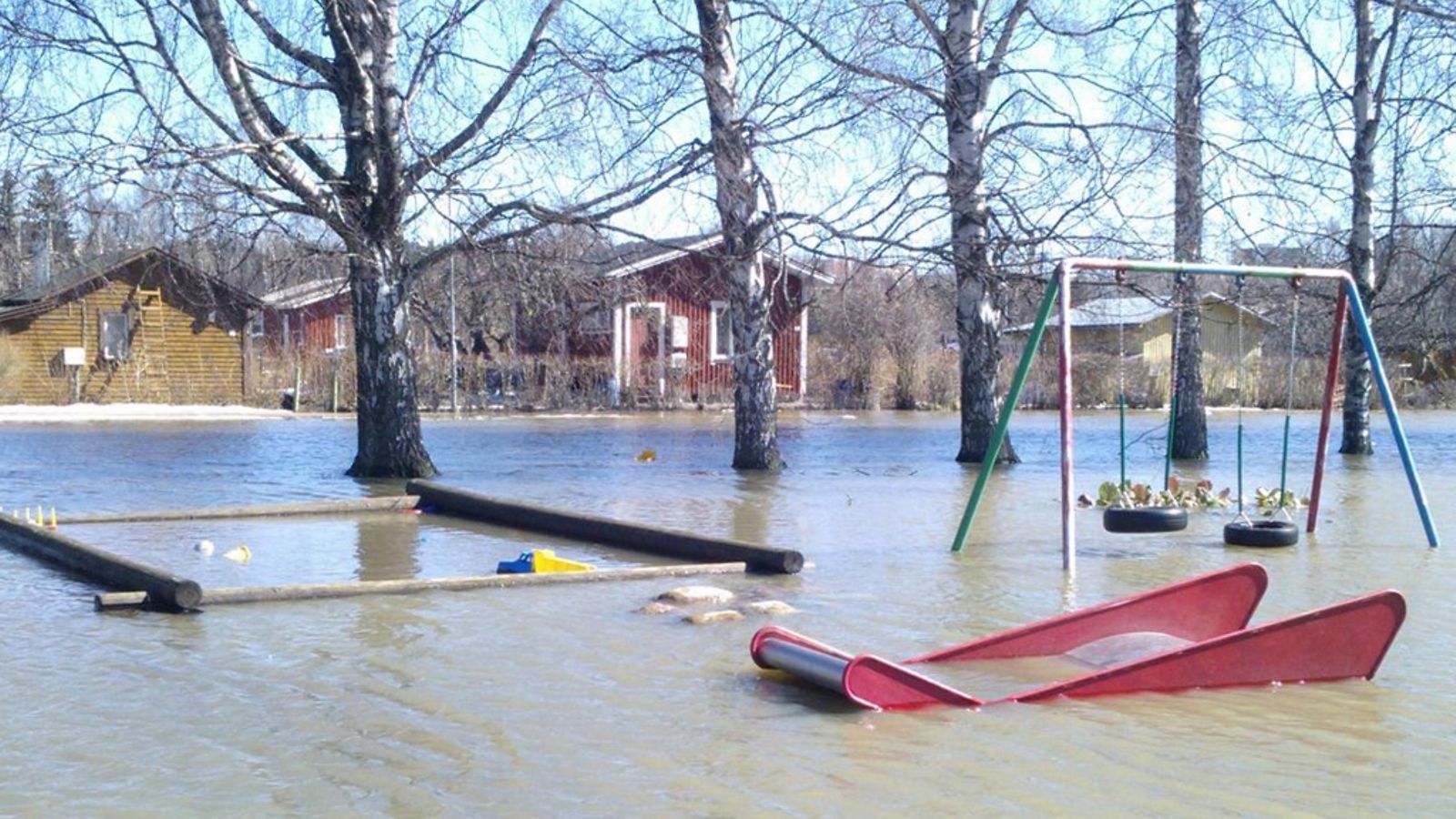 Tulva Helsingin Oulunkylässä 20.4.2013.