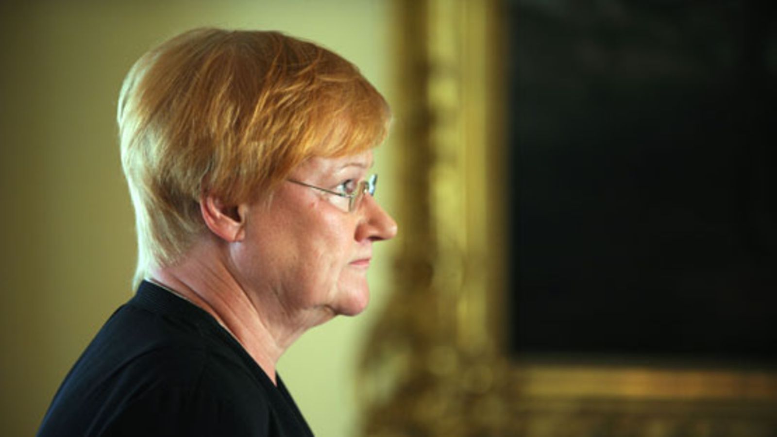 Presidentti Tarja Halonen tiedotustilaisuudessa Presidentinlinnassa Helsingissä perjantaina 15. elokuuta 2008.