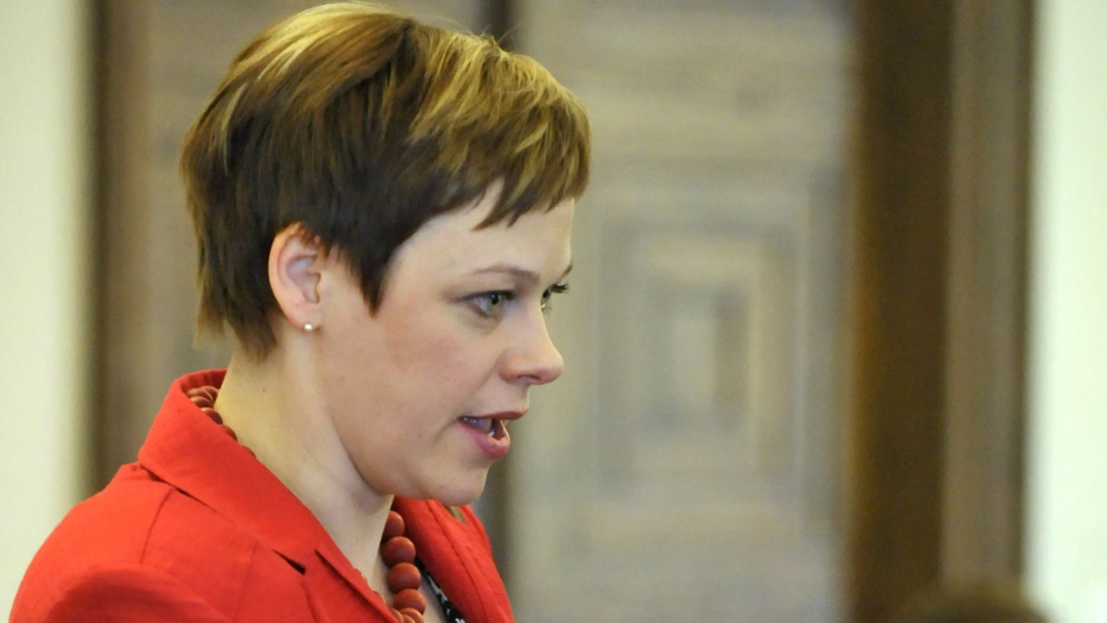 Paula Lehtomäki Keskustan eduskuntaryhmän ryhmäkokouksessa, 20. toukokuuta 2011.