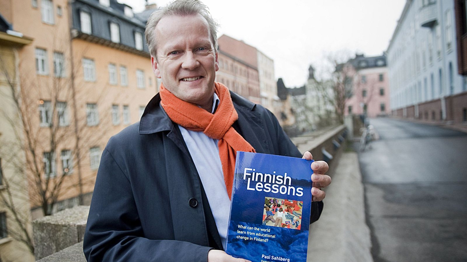 Pasi Sahlberg julkisti kirjansa Finnish Lessons: What Can the World Learn from Educational Change in Finland? 1. joulukuuta 2011 Helsingissä.