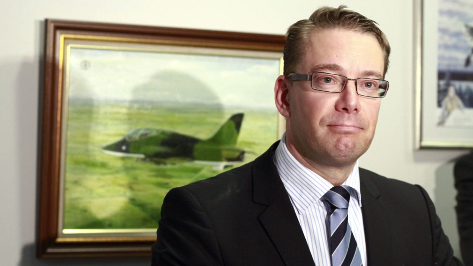 Puolustusministeri Srefan Wallin.