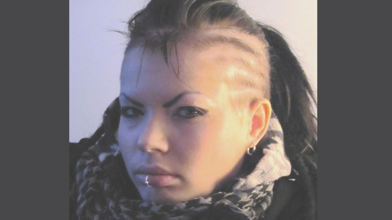 Poliisin välittämä kuva kadonneesta, 16-vuotiaasta Essi-Maria Tervosesta.