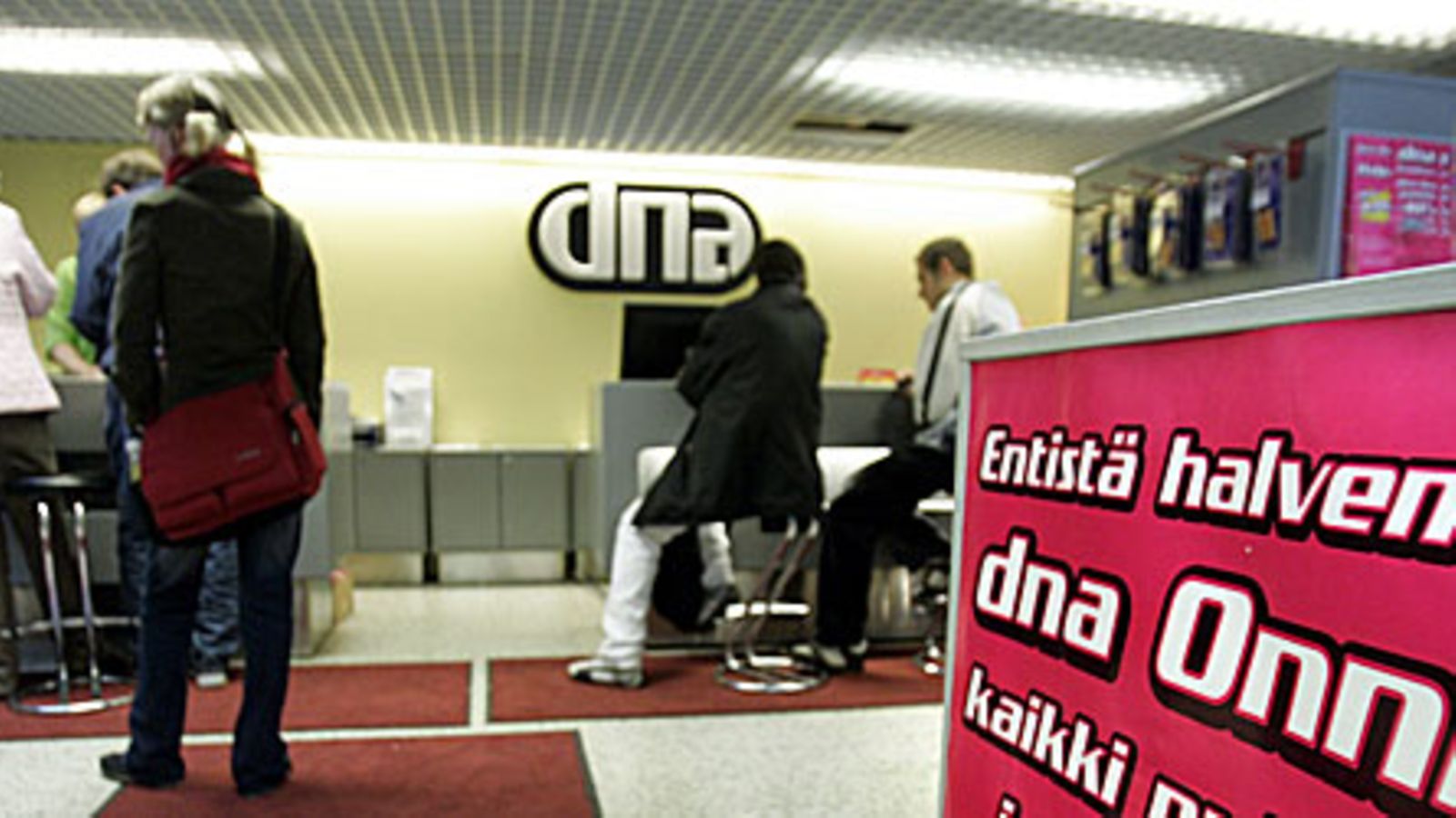 Onni-mainos Dna-kauppassa Kaivokadulla 13. syyskuuta 2007. Kuva: Lehtikuva