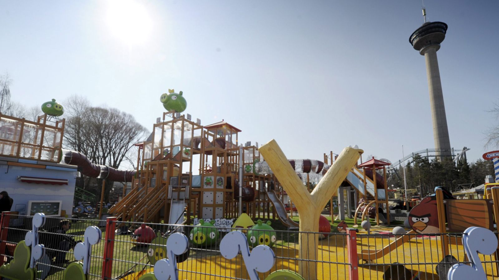 Uusi Angry Birds Land -alue Särkänniemen huvipuistossa Tampereella