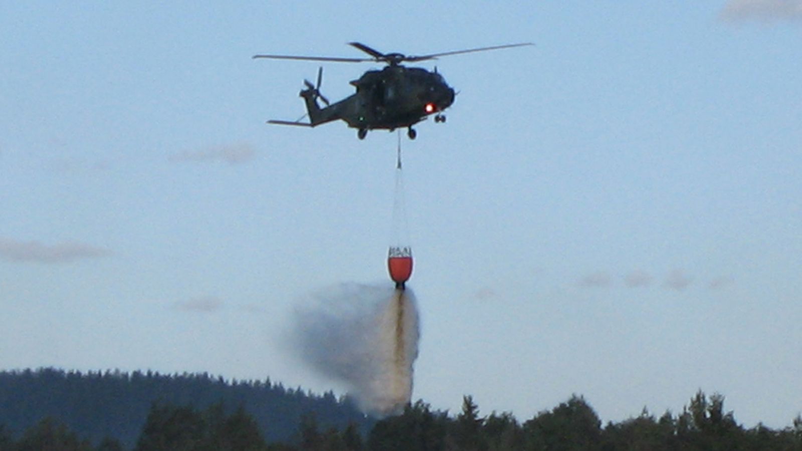 Sammutushelikopteri, turvepalo Janakkalassa 3.6.2011. Kuvaaja: Aki Vallo