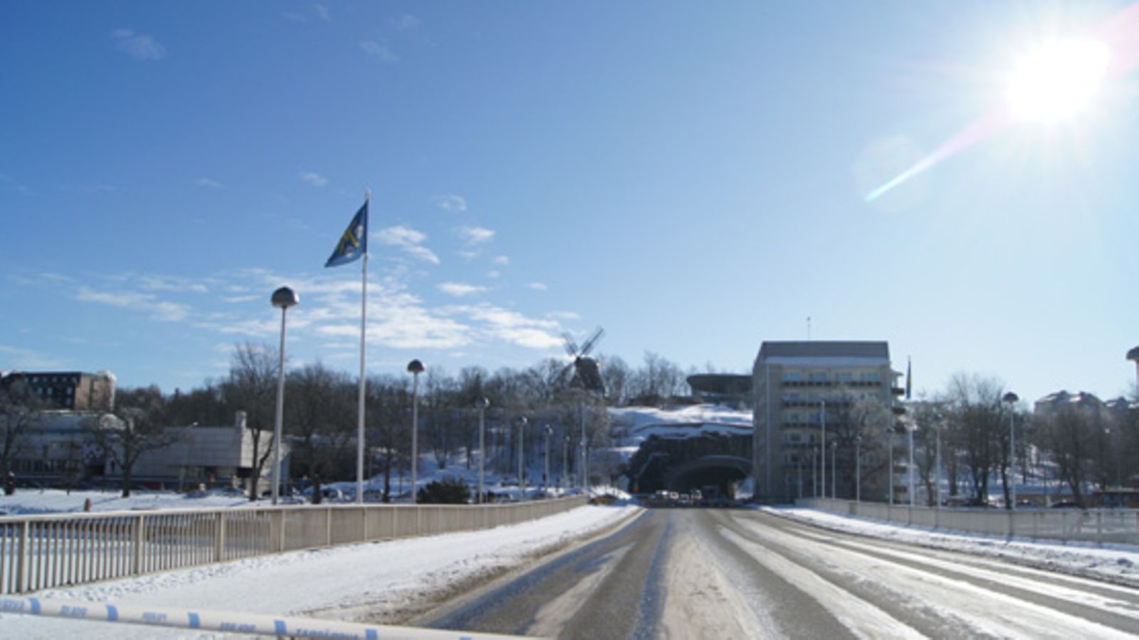 Turun Myllysilta on suljettu liikenteeltä vakavan vaurion  vuoksi. Luvassa ruuhkia, sillä vaikuttaa Aurajoen ylitykseen.