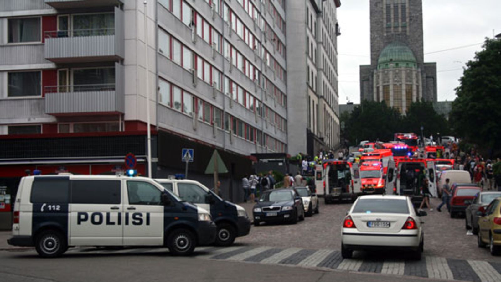 Jalankulkijat olisivat olleet vakavassa vaarassa Siltasaarenkadun onnettomuudessa. (Kalle Saarikangas)