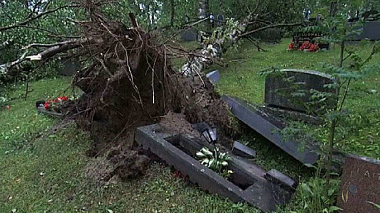 Syöksyvirtaus aiheutti tuhoja Kaustisella 26.7.2010.