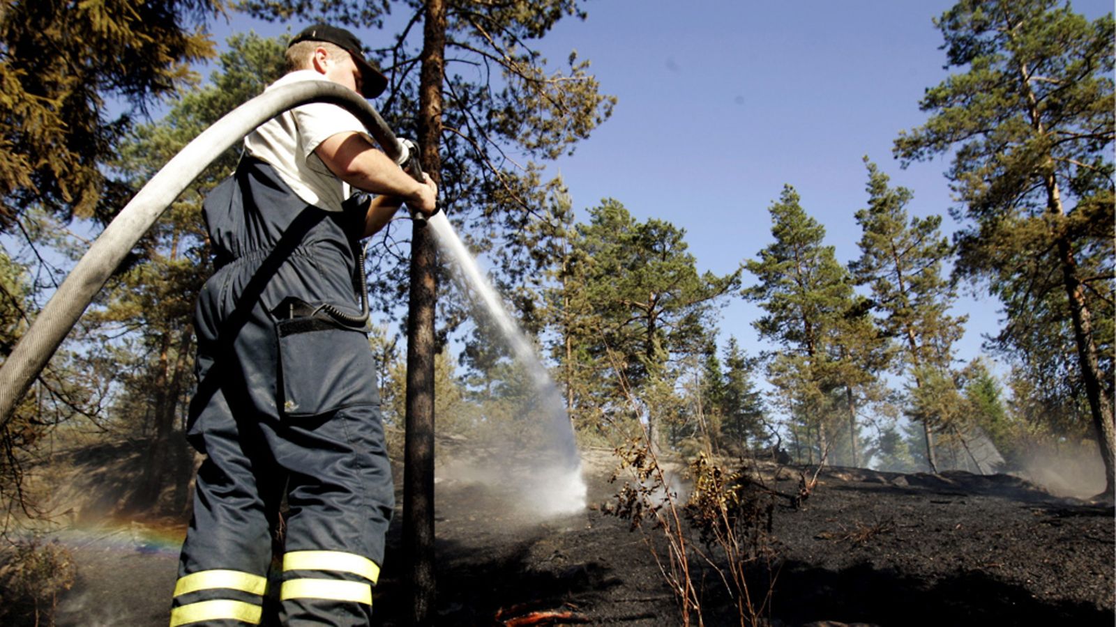 Useat maastopalot pitivät palokunnat kiireisinä viikonloppuna eri puolilla Suomea.Arkistokuva vuodelta 2006. (Lehtikuva)