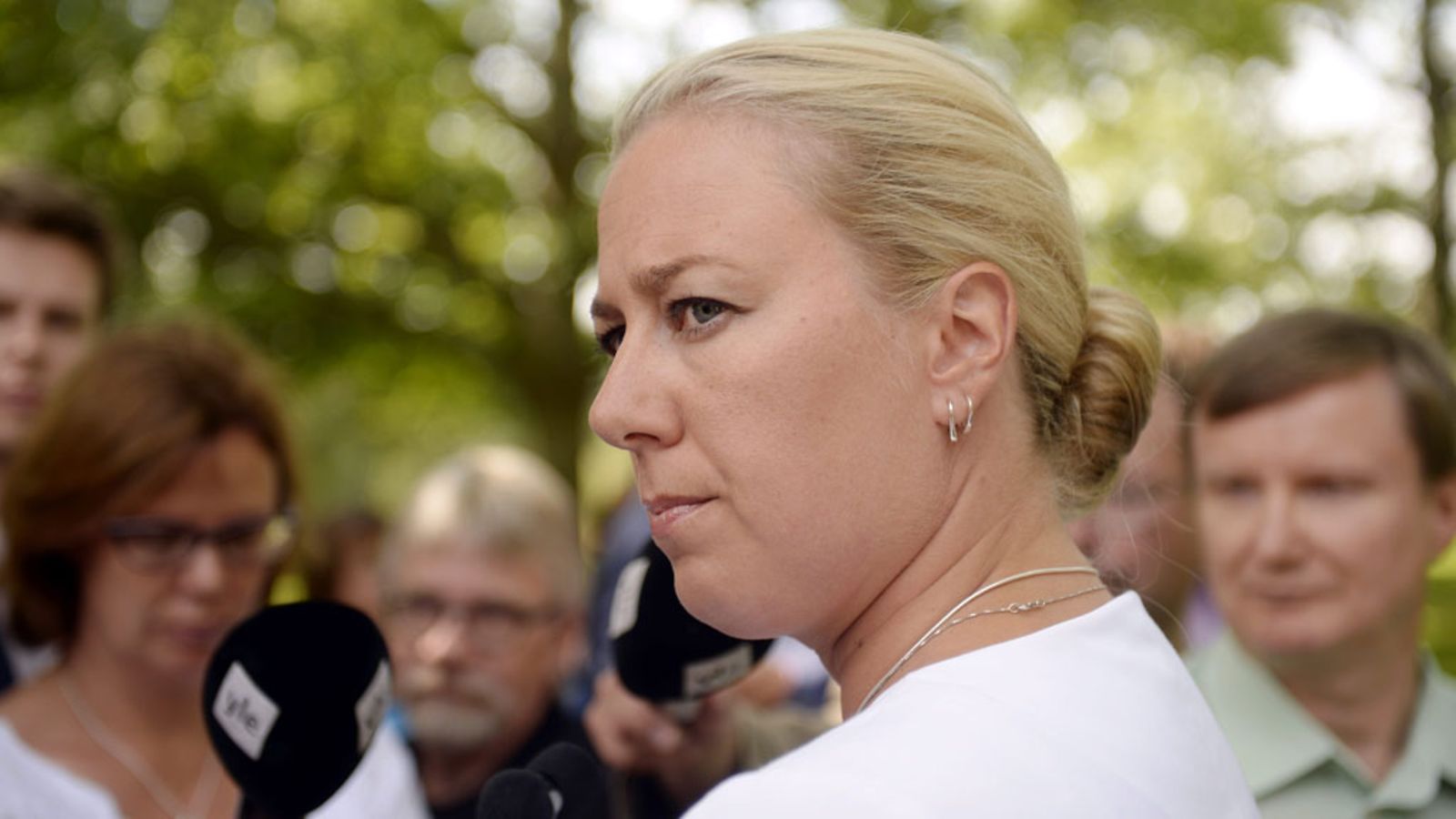 Valtiovarainministeri Jutta Urpilainen tiedotustilaisuudessa Köningstedin kartanossa Vantaalla 6. elokuuta 2013.