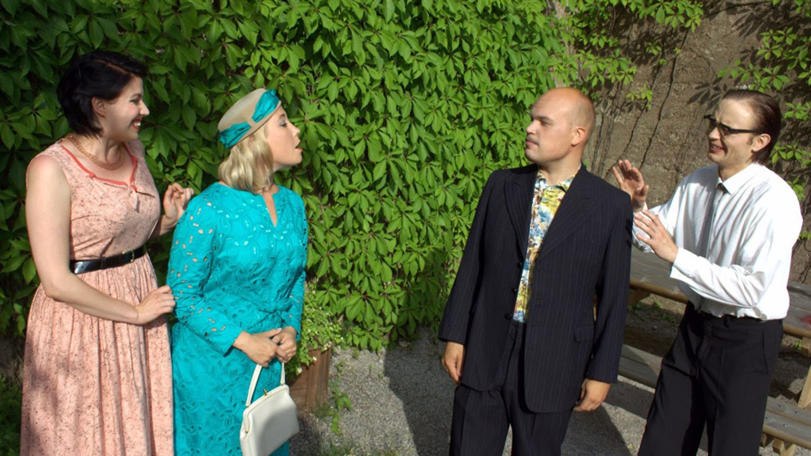 Myöhästynyt hääyö -näytelmää esittää JOJO Teatteri.