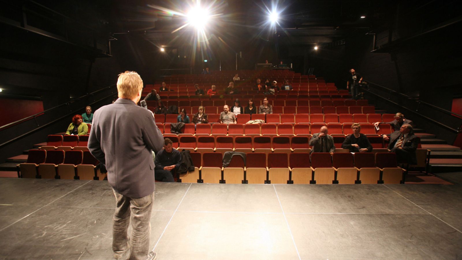 Ryhmäteatterin näyttelijä Juha Kukkonen Ryhmäteatterin uudella kakkosnäyttämöllä entisen elokuvateatteri Kino Helsingin tiloissa 17. huhtikuuta 2007.