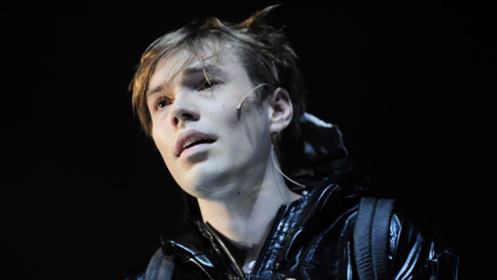 Jussi Nikkilä oravantappajan roolissa Kansallisteatterin Vihan Veli -näytelmän lehdistötilaisuudessa Helsingissä 21. maaliskuuta 2011.