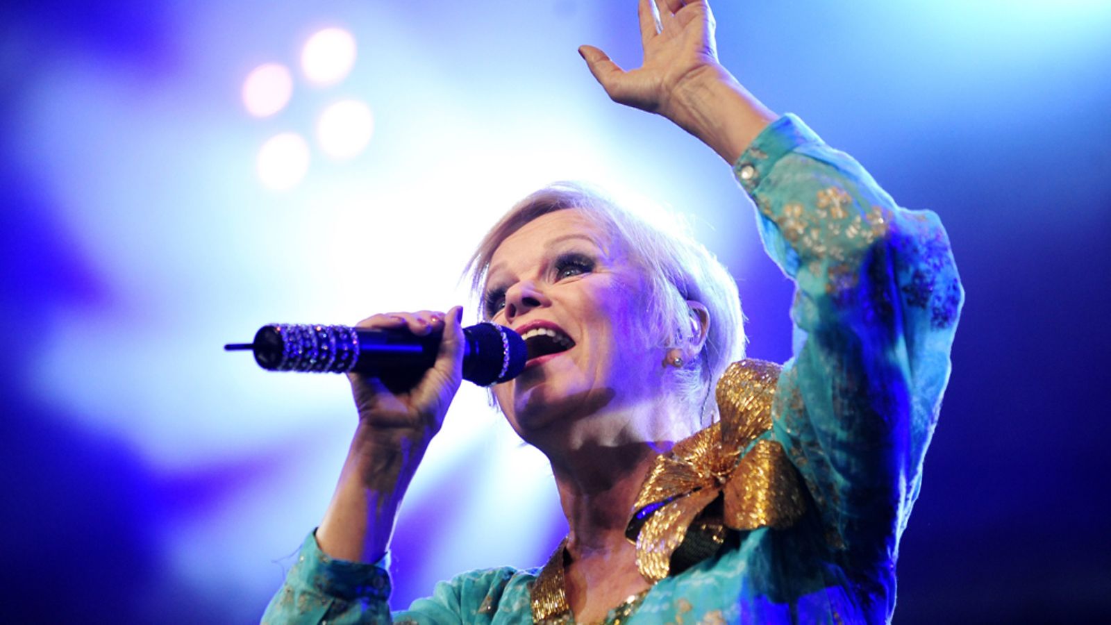 Katri Helena esiintymässä Provinssirockissa Seinäjoella sunnuntaina 19. kesäkuuta 2011.