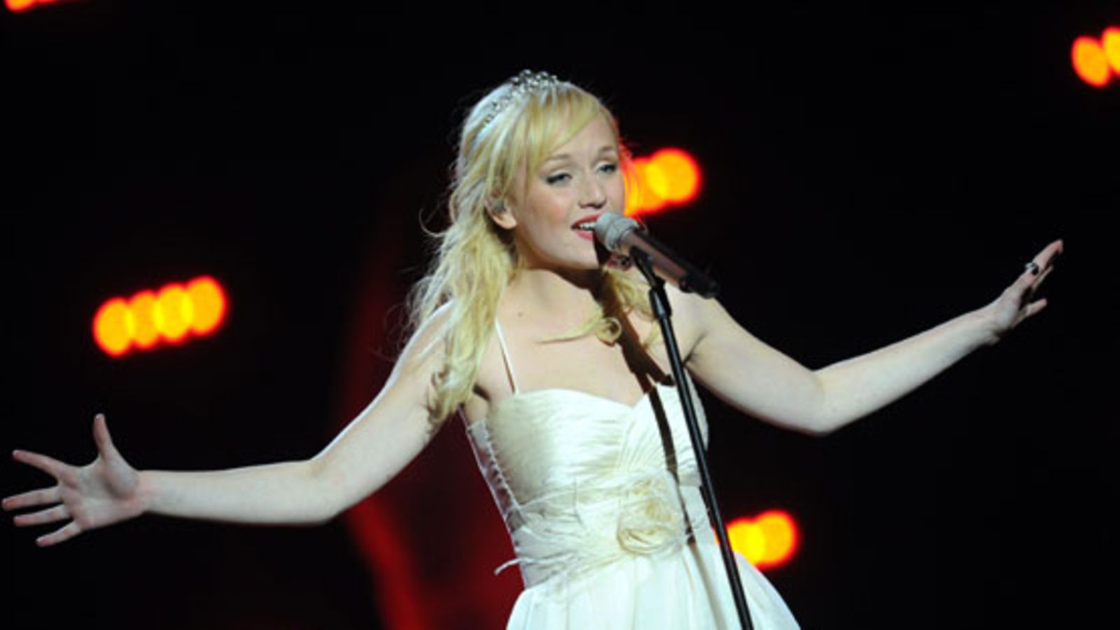 Ruotsin Anna Bergendahl esitti kappaleensa "This is My Life" euroviisujen toisen semifinaalin pukuharjoituksissa Oslossa 26, toukokuuta 2010. (LEHTIKUVA)