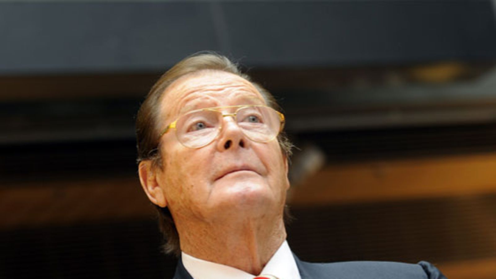 Roger Moore kauppakeskus Sellossa toukokuussa 2009. Kuva: Lehtikuva