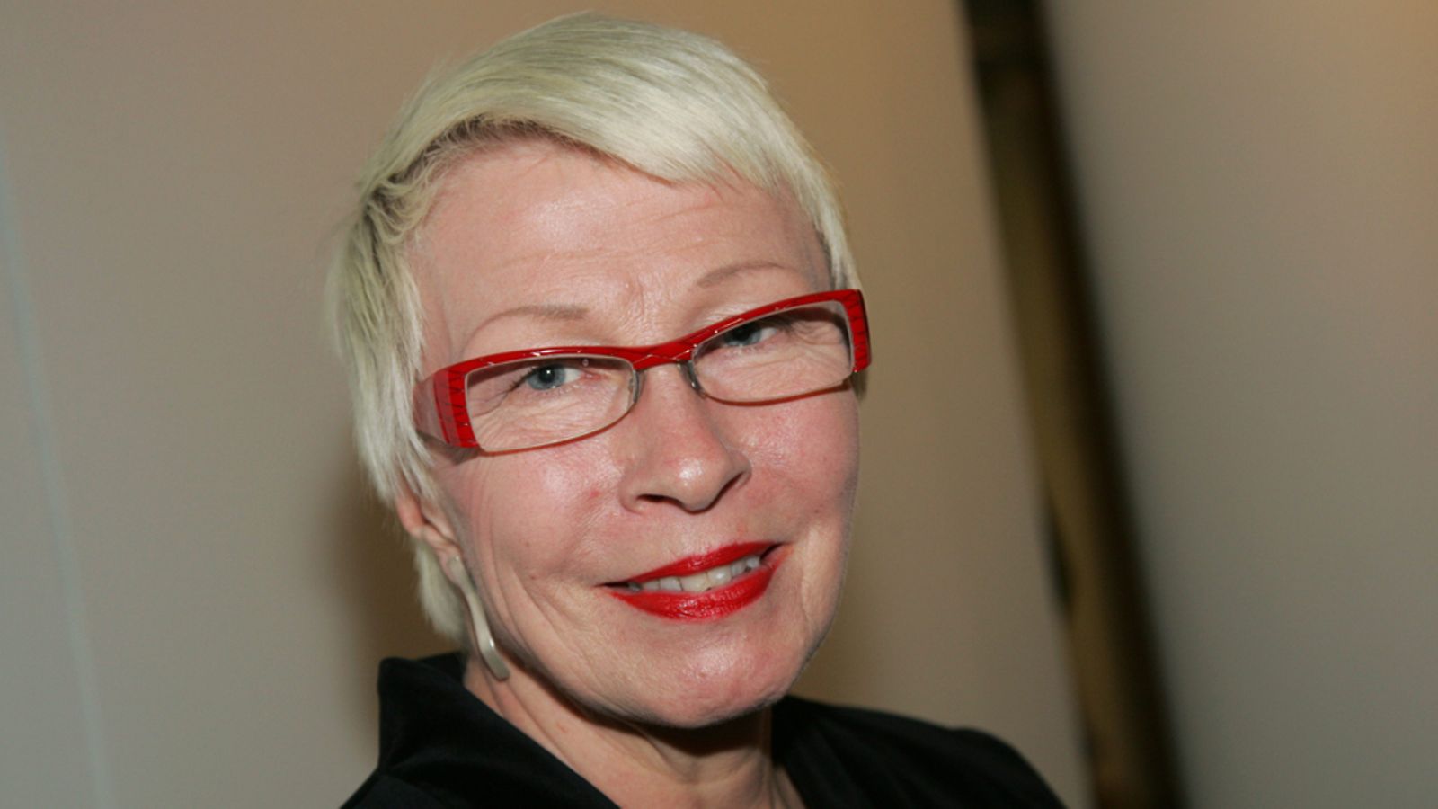 Muotitaiteilija Ilona Pelli sai muotoilun valtionpalkinnon.