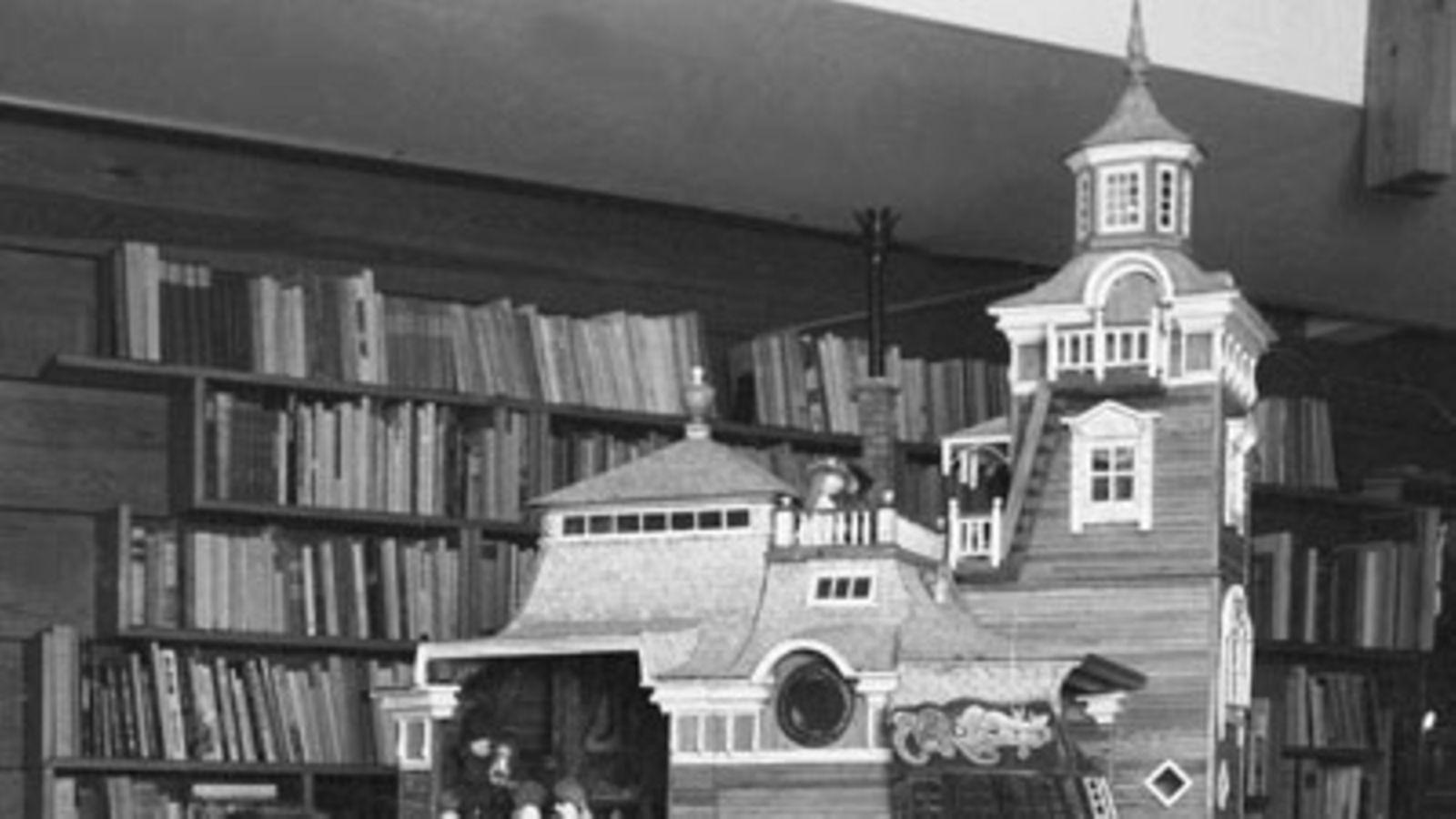 Graafikko Tuulikki Pietilä ja kirjailija, kuvataiteilija Tove Jansson 14. marraskuuta 1979. LEHTIKUVA/Vesa Klemetti