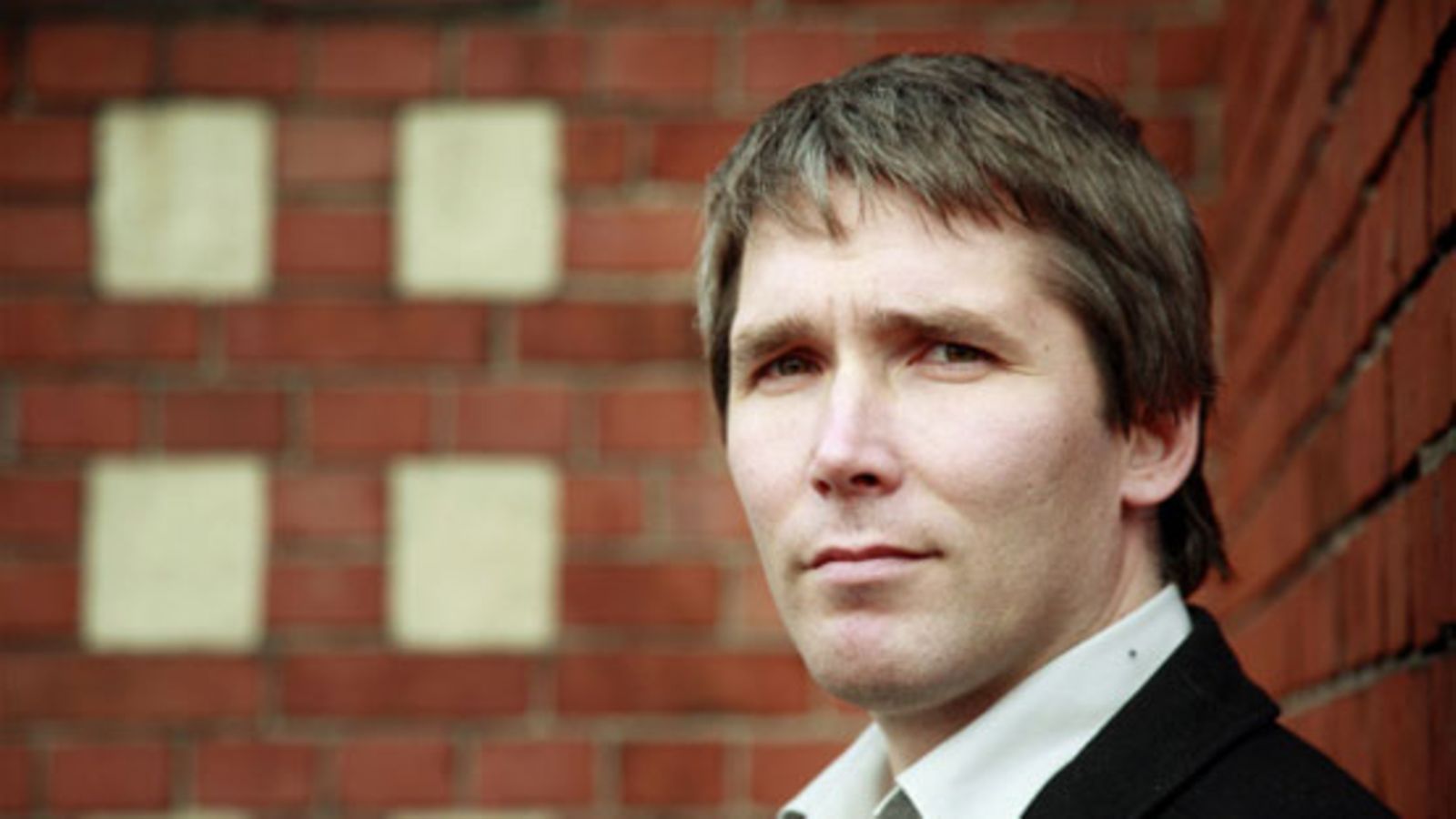 Esikoiskirjailija Miika Nousiainen 2.lokakuuta 2007 (Kuva: Pekka Sakki / Lehtikuva.)