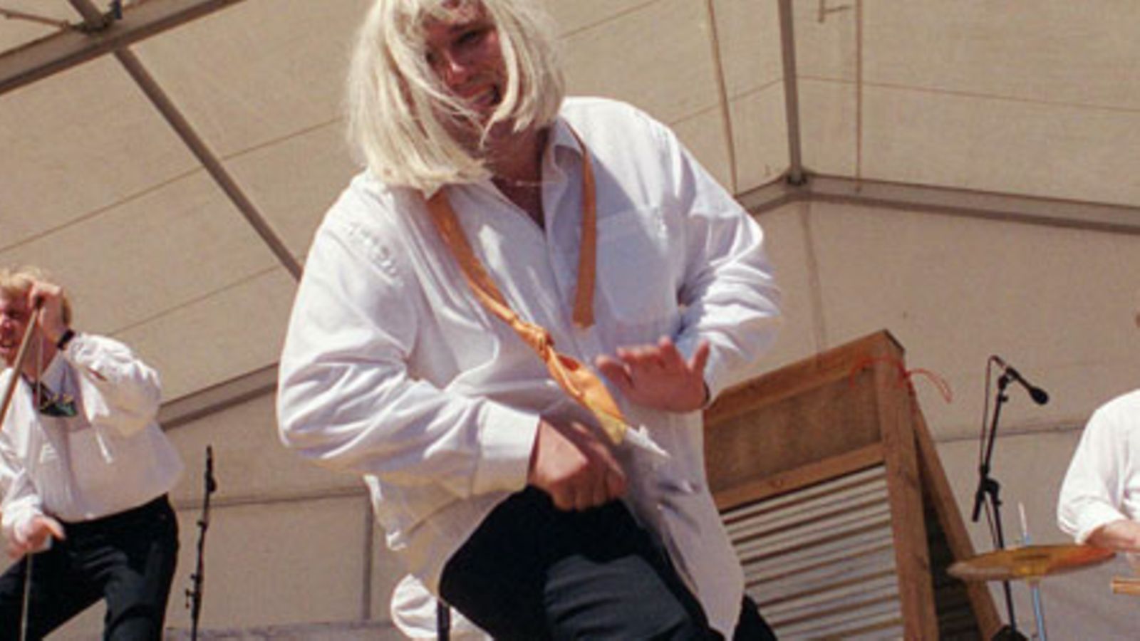 Pirkanmaa esittäytyy -tapahtumassa lauantaina Helsingin Senaationtorilla 1999 nähtiin Maailman suurin Narubassoshow, jossa oli mukana mm. Werner Bros. LEHTIKUVA / Juha Laine